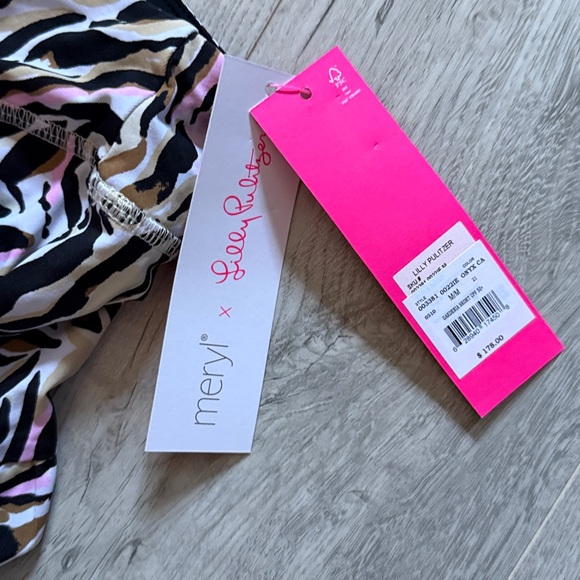 Lilly Pulitzer X Meryl skorts size medium
New with the tags - Picture 4 of 5